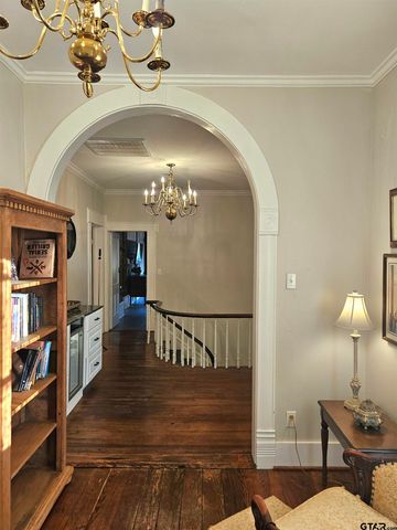 301 W Larissa, Jacksonville, TX 75766