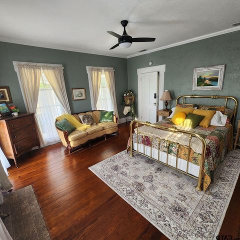 301 W Larissa, Jacksonville, TX 75766