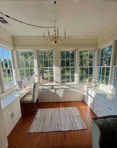 301 W Larissa, Jacksonville, TX 75766