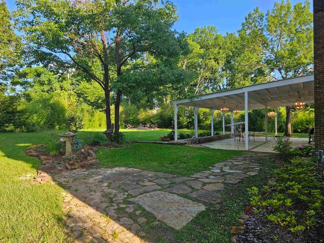 301 W Larissa, Jacksonville, TX 75766