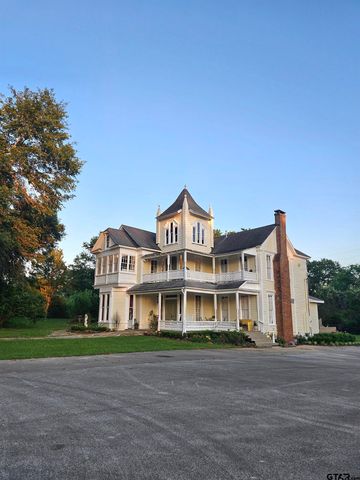 301 W Larissa, Jacksonville, TX 75766