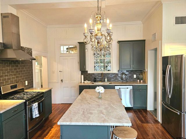 301 W Larissa, Jacksonville, TX 75766