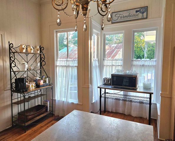 301 W Larissa, Jacksonville, TX 75766