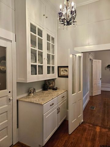 301 W Larissa, Jacksonville, TX 75766