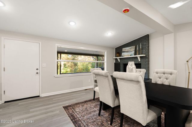 5901 Stansbury Ln, Louisville, KY 40291