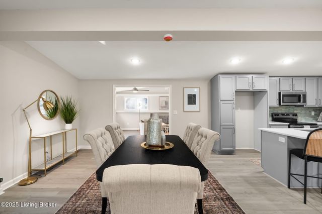 5901 Stansbury Ln, Louisville, KY 40291