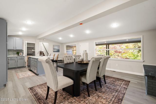 5901 Stansbury Ln, Louisville, KY 40291