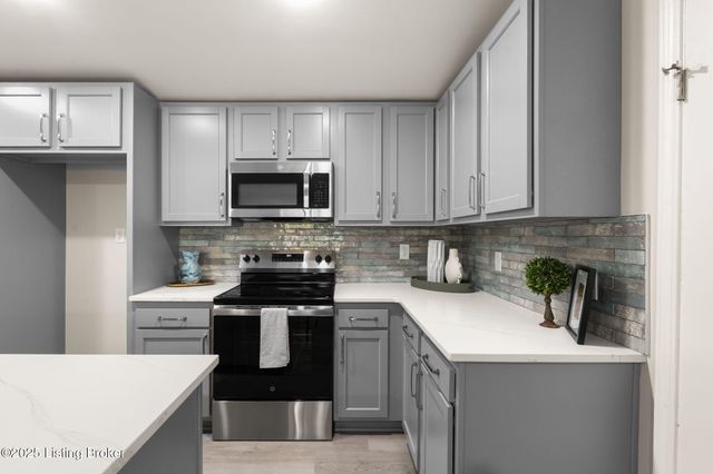 5901 Stansbury Ln, Louisville, KY 40291