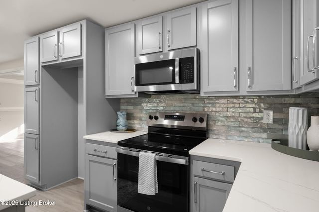 5901 Stansbury Ln, Louisville, KY 40291