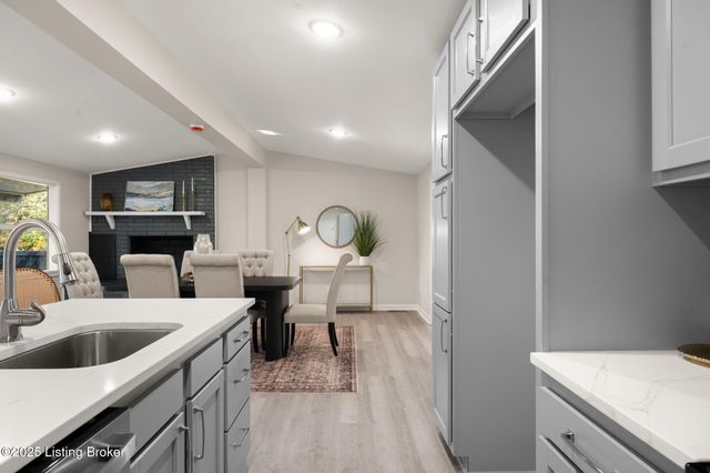 5901 Stansbury Ln, Louisville, KY 40291