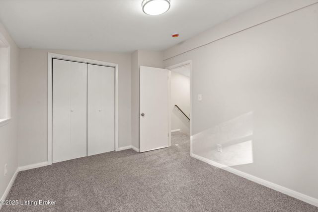 5901 Stansbury Ln, Louisville, KY 40291