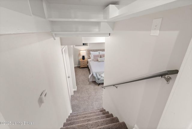 5901 Stansbury Ln, Louisville, KY 40291