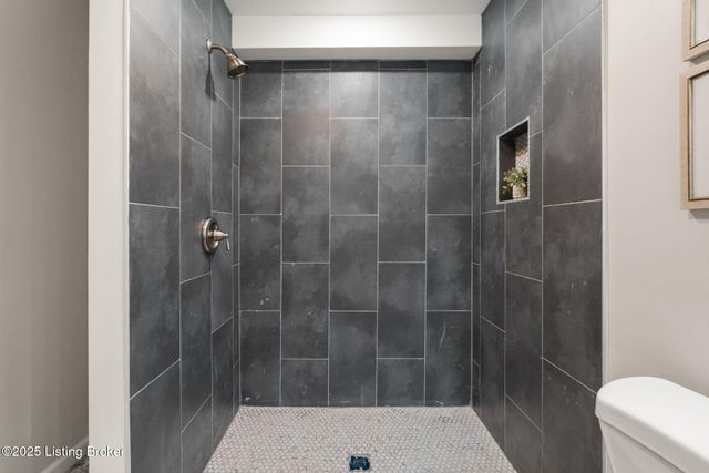 5901 Stansbury Ln, Louisville, KY 40291