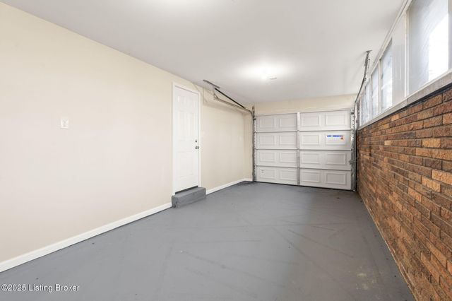 5901 Stansbury Ln, Louisville, KY 40291