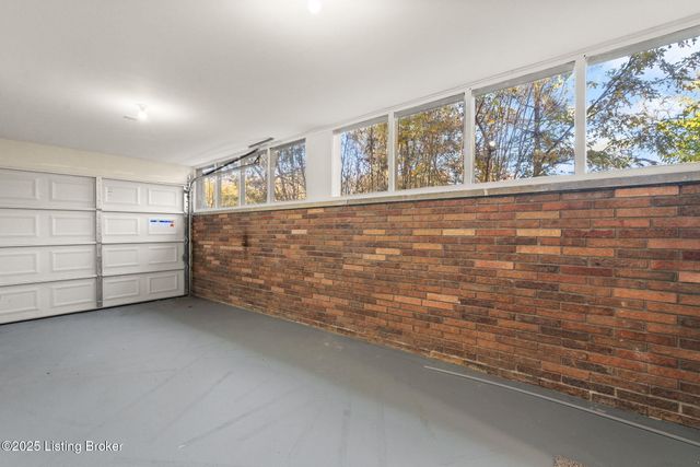 5901 Stansbury Ln, Louisville, KY 40291