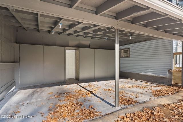 5901 Stansbury Ln, Louisville, KY 40291