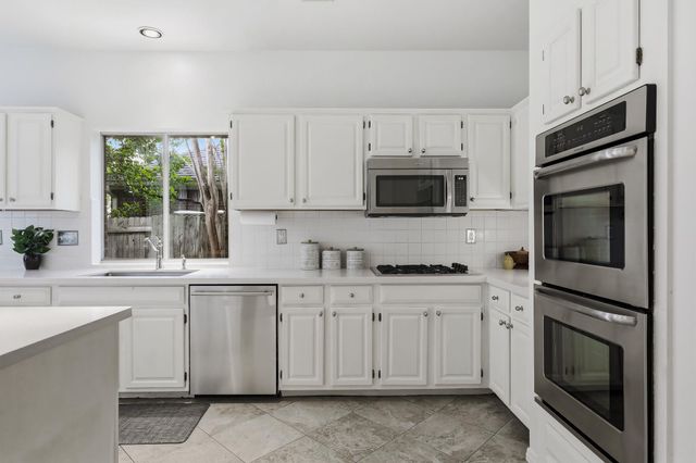 12621 Cinchring LN, Austin, TX 78727