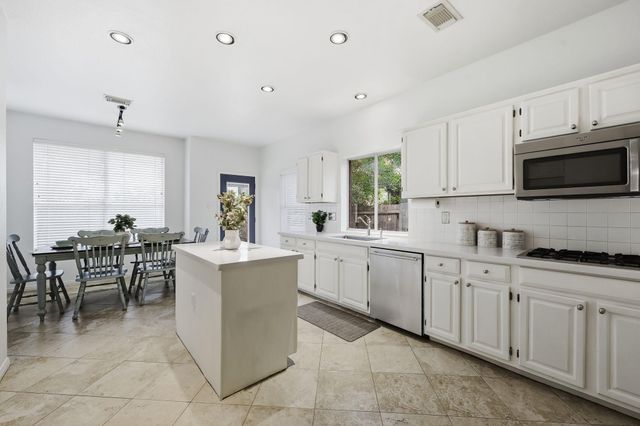 12621 Cinchring LN, Austin, TX 78727