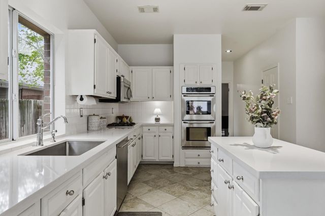 12621 Cinchring LN, Austin, TX 78727
