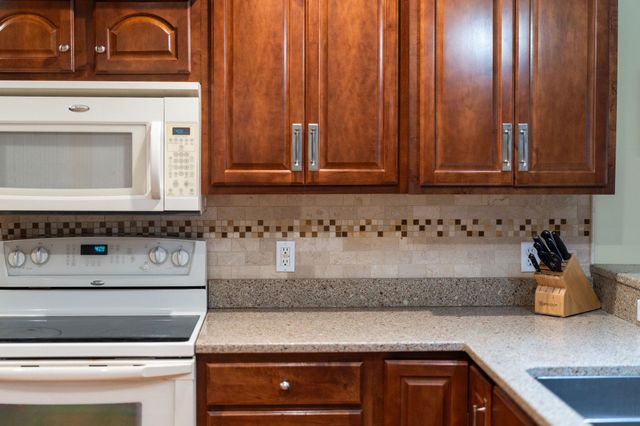 800 WATERTON ST, Staunton, VA 24401