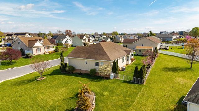 800 WATERTON ST, Staunton, VA 24401