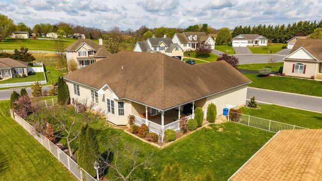 800 WATERTON ST, Staunton, VA 24401