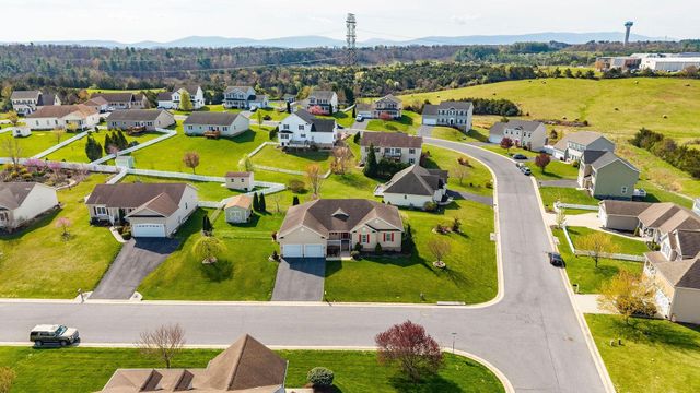 800 WATERTON ST, Staunton, VA 24401