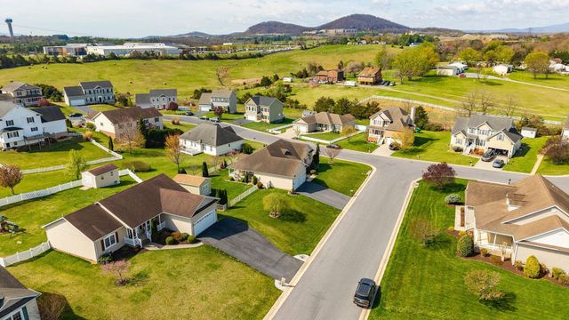 800 WATERTON ST, Staunton, VA 24401