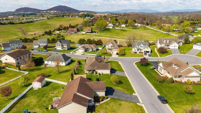 800 WATERTON ST, Staunton, VA 24401