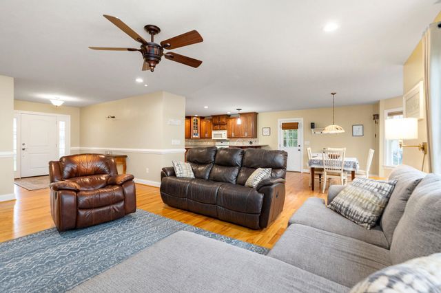 800 WATERTON ST, Staunton, VA 24401