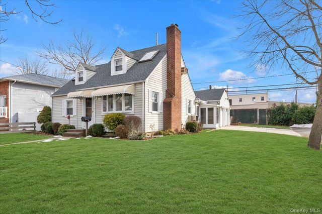 89 Foster Avenue, Valley Stream, NY 11580