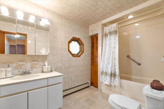 89 Foster Avenue, Valley Stream, NY 11580