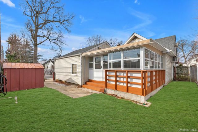 89 Foster Avenue, Valley Stream, NY 11580