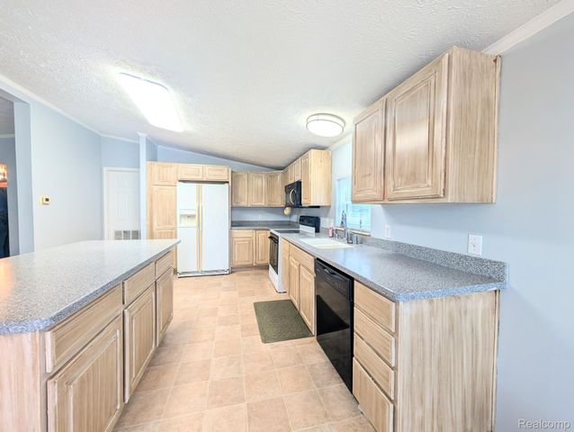 9 Brookfield, Swartz Creek, MI 48473