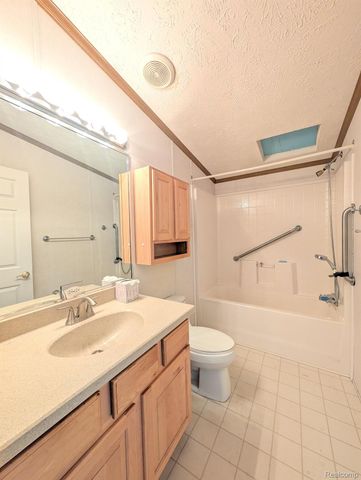 9 Brookfield, Swartz Creek, MI 48473
