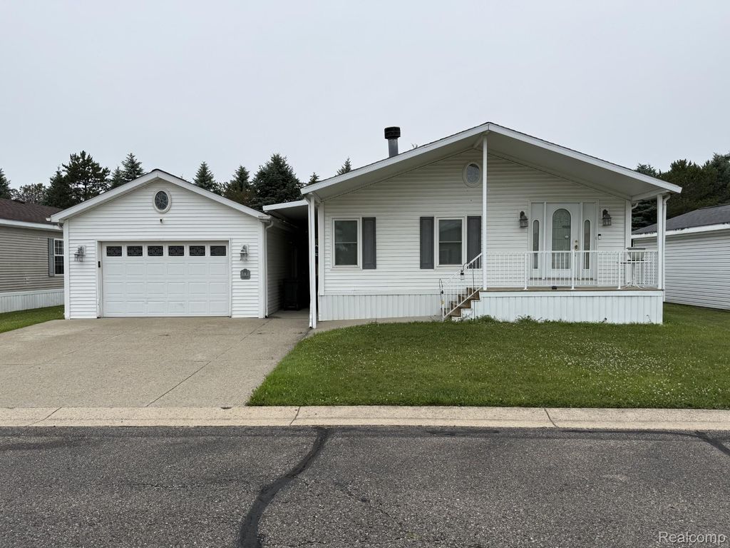 9 Brookfield, Swartz Creek, MI 48473