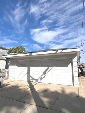 2101 N 73rd Avenue, Elmwood Park, IL 60707
