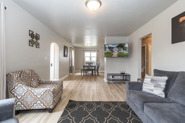 1614 N RICHMOND STREET, Appleton, WI 54911