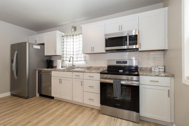 1614 N RICHMOND STREET, Appleton, WI 54911