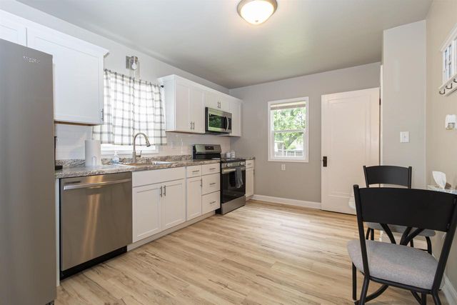1614 N RICHMOND STREET, Appleton, WI 54911