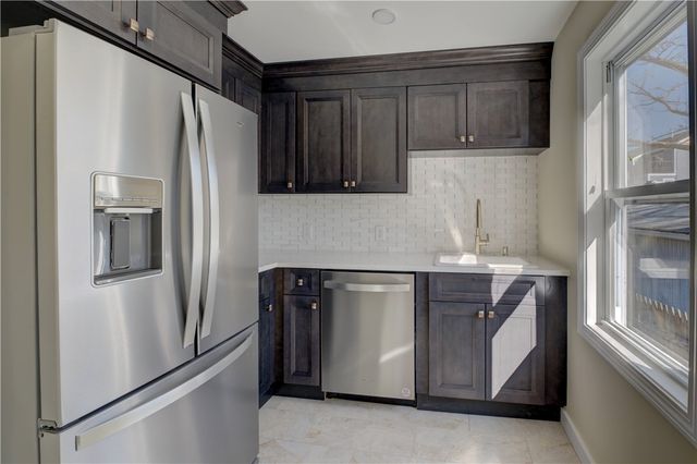 30 Queen Street, East Greenwich, RI 02818