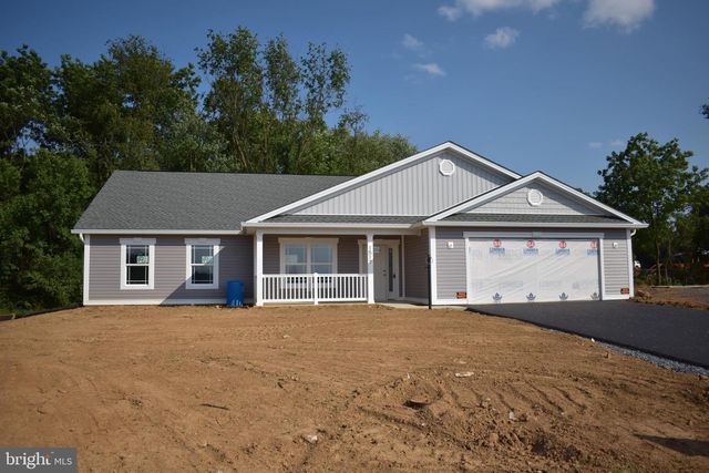 1517 TREELINE DR, Chambersburg, PA 17202