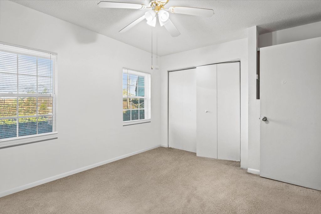 Image 10 of property listing at 2325 W Pensacola St Apt 170, Tallahassee, FL 32304