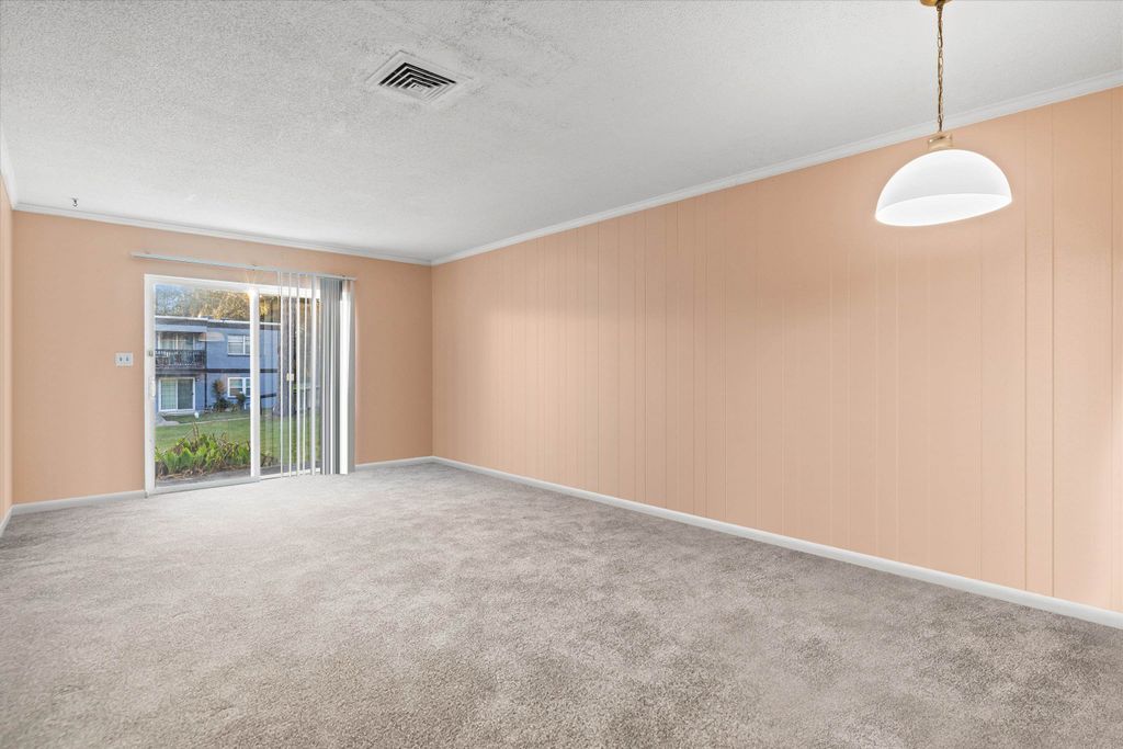 Image 13 of property listing at 2325 W Pensacola St Apt 170, Tallahassee, FL 32304