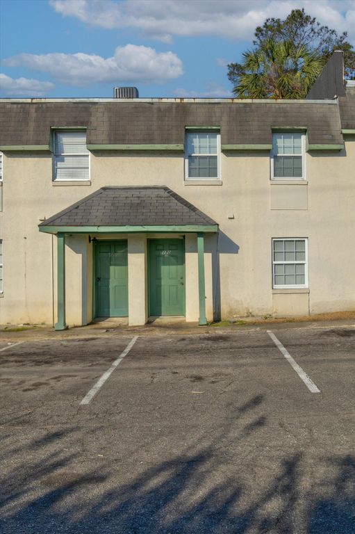 Image 2 of property listing at 2325 W Pensacola St Apt 170, Tallahassee, FL 32304