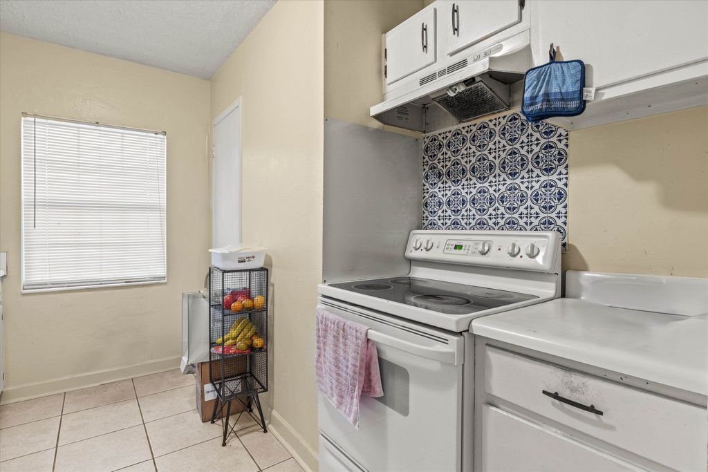Image 4 of property listing at 2325 W Pensacola St Apt 170, Tallahassee, FL 32304