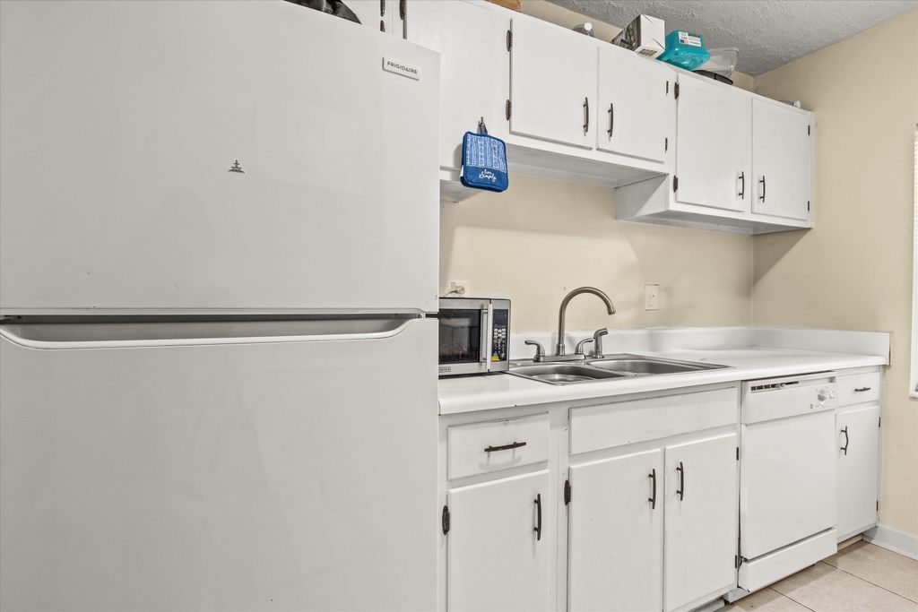 Image 5 of property listing at 2325 W Pensacola St Apt 170, Tallahassee, FL 32304