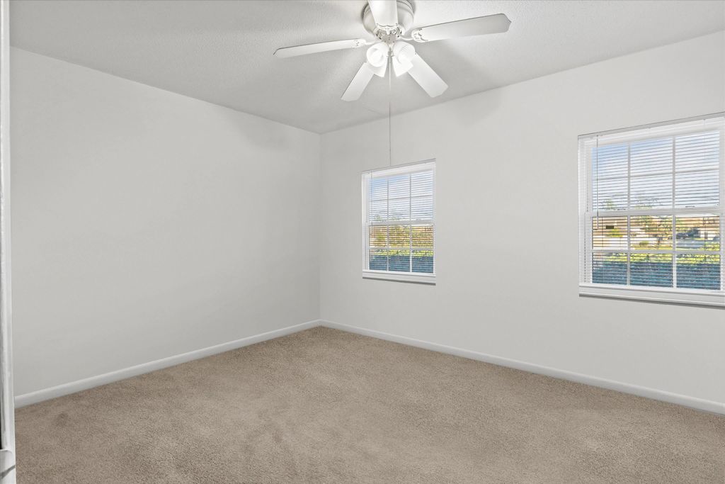 Image 9 of property listing at 2325 W Pensacola St Apt 170, Tallahassee, FL 32304