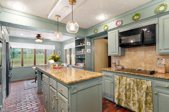 2511 E Broadmoor Street, Springfield, MO 65804