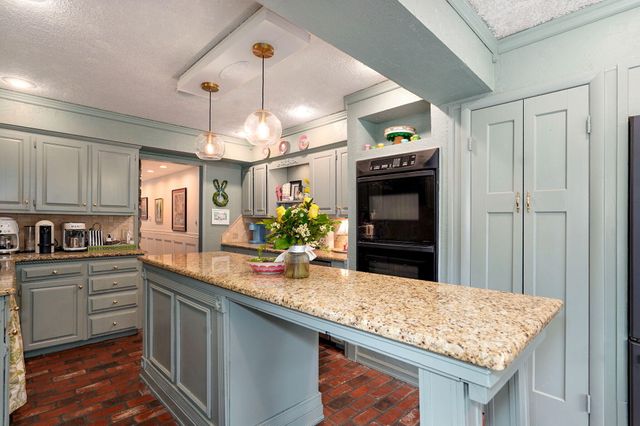 2511 E Broadmoor Street, Springfield, MO 65804